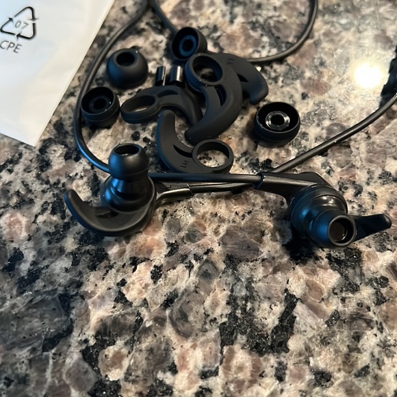 Aukey Latitude Lite Bluetooth Headphones - Picture 2 of 9